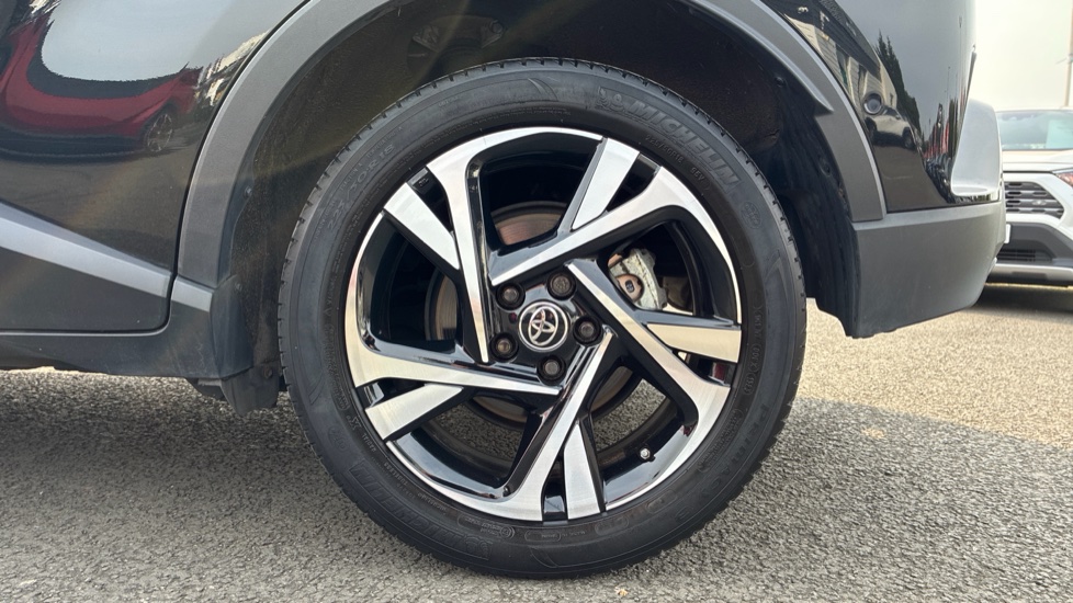 Toyota C-HR 1.8 Hybrid Design 5dr CVT Hybrid Hatchback - Image 25