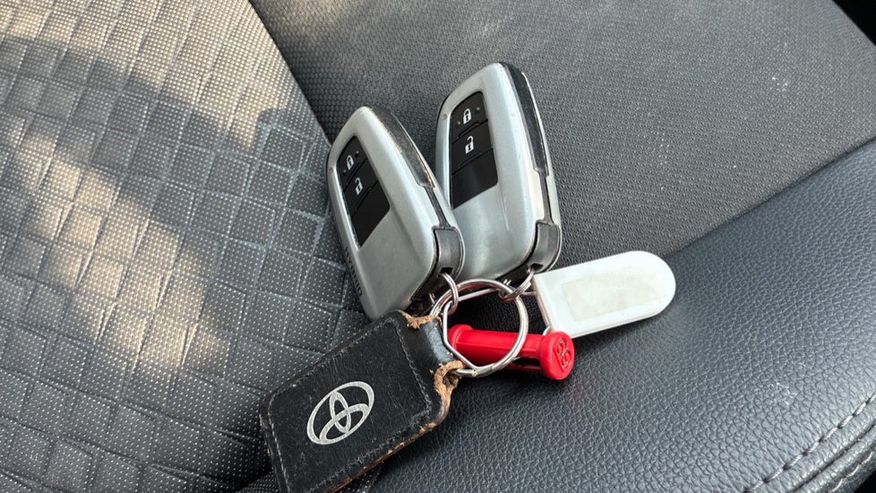 Toyota C-HR 1.8 Hybrid Design 5dr CVT Hybrid Hatchback - Image 28