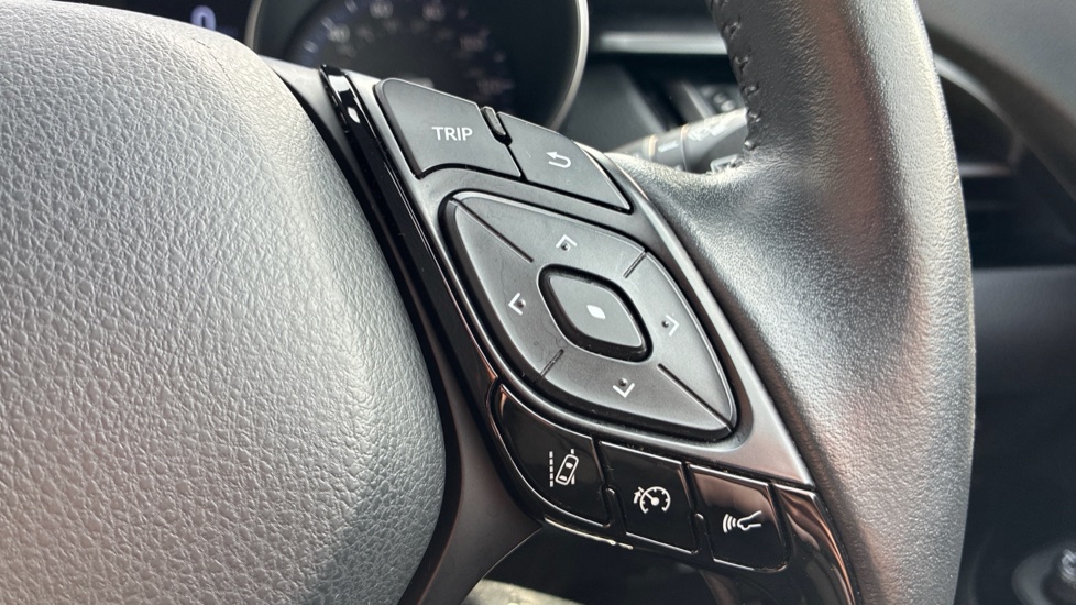Toyota C-HR 1.8 Hybrid Design 5dr CVT Hybrid Hatchback - Image 29