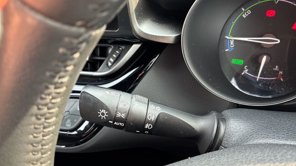Toyota C-HR 1.8 Hybrid Design 5dr CVT Hybrid Hatchback - Image 32
