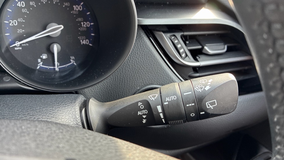 Toyota C-HR 1.8 Hybrid Design 5dr CVT Hybrid Hatchback - Image 33