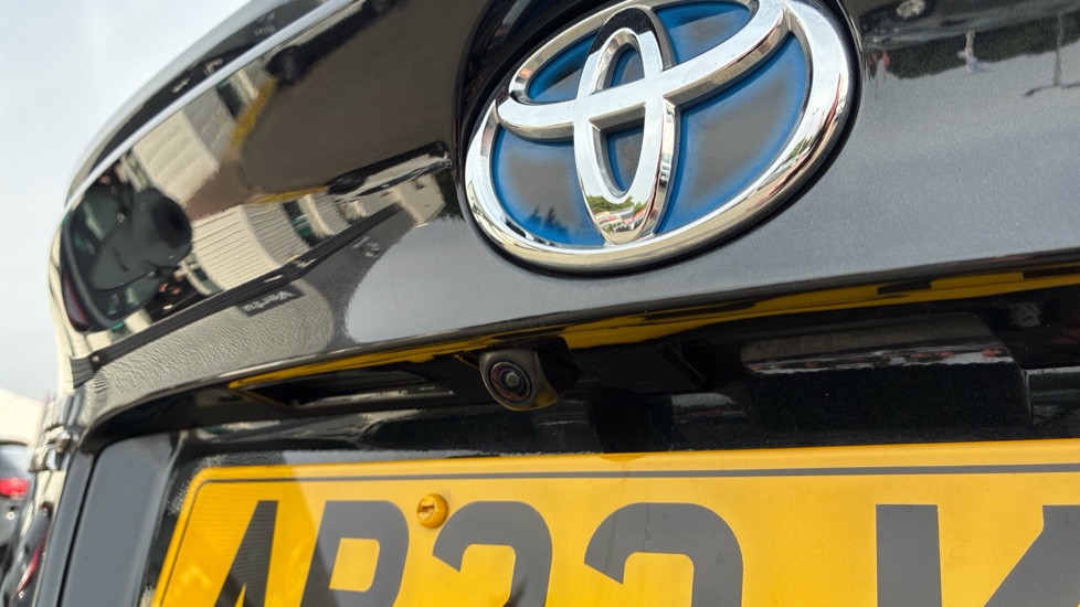 Toyota C-HR 1.8 Hybrid Design 5dr CVT Hybrid Hatchback - Image 35