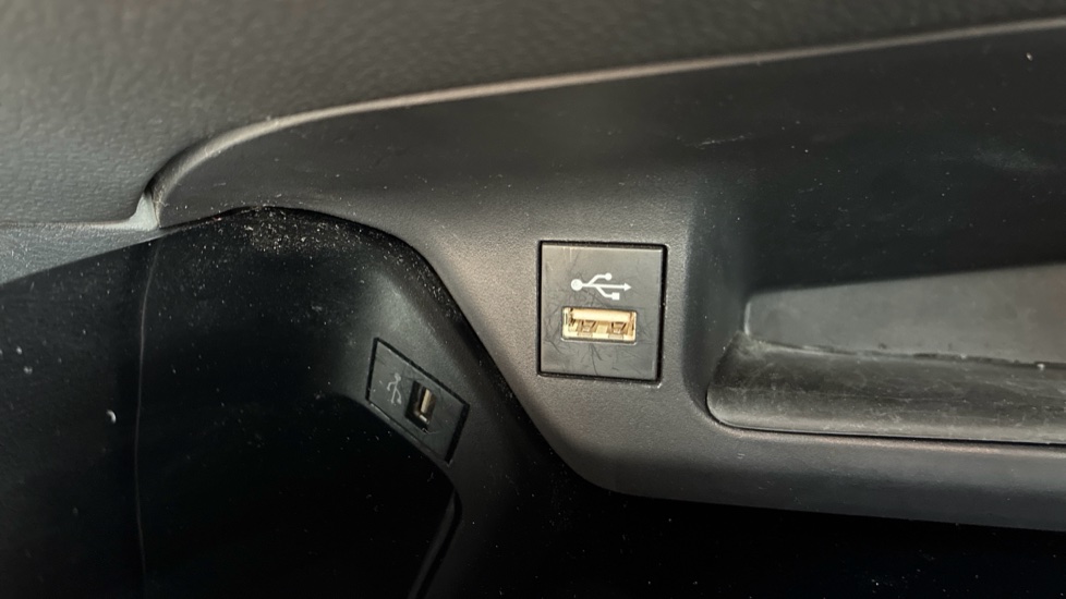 Toyota C-HR 1.8 Hybrid Design 5dr CVT Hybrid Hatchback - Image 36