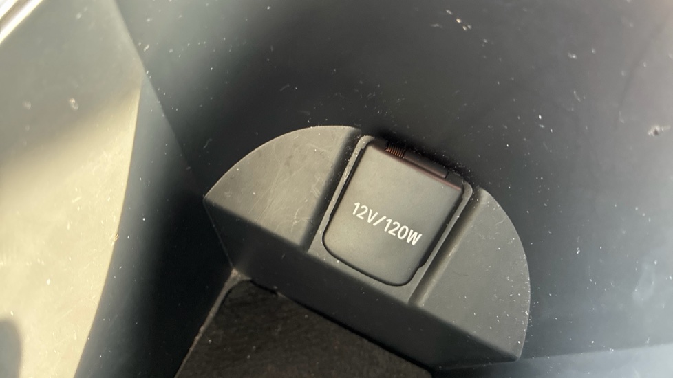 Toyota C-HR 1.8 Hybrid Design 5dr CVT Hybrid Hatchback - Image 37