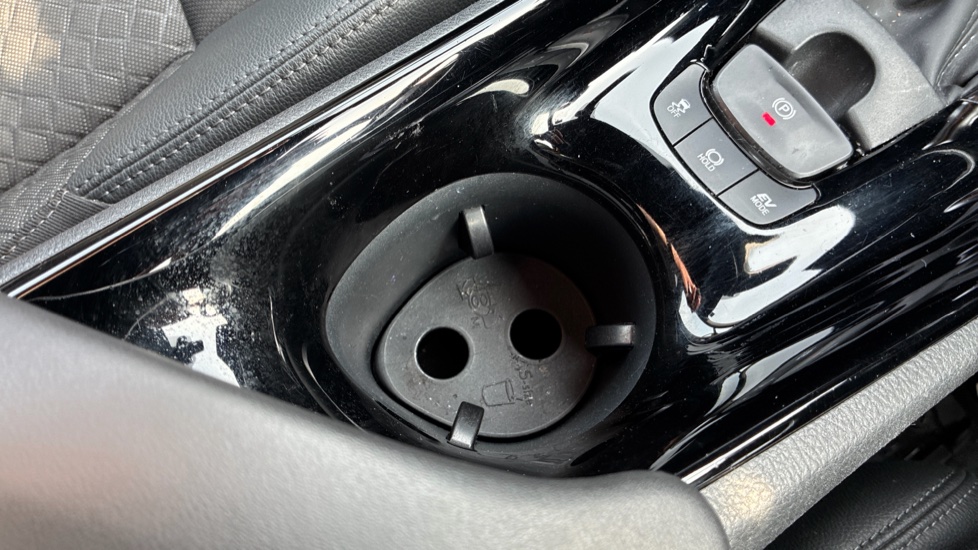 Toyota C-HR 1.8 Hybrid Design 5dr CVT Hybrid Hatchback - Image 39