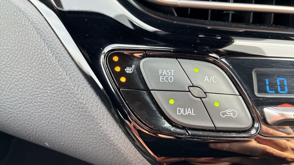 Toyota C-HR 1.8 Hybrid Design 5dr CVT Hybrid Hatchback - Image 42