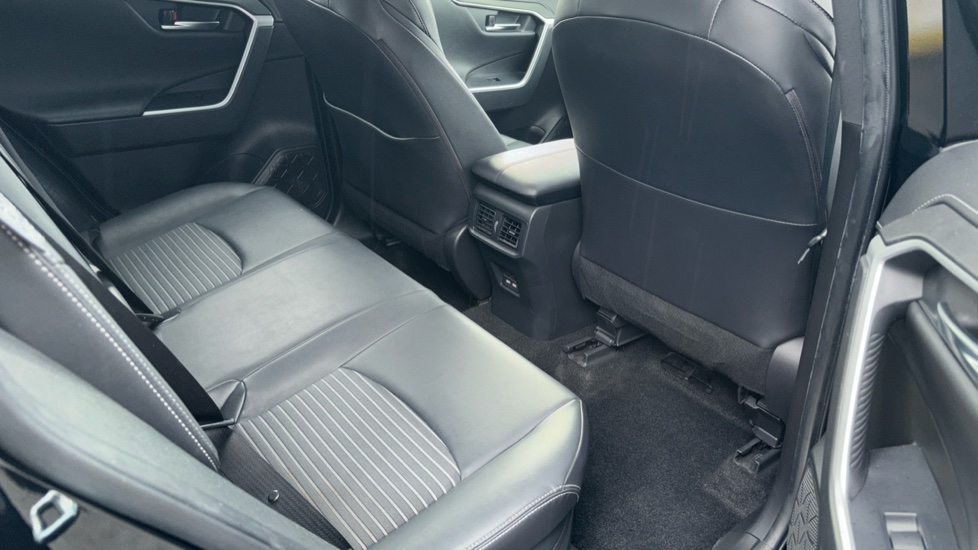 Toyota RAV4 2.5 VVT-i Hybrid Black Edition 5dr CVT Hybrid Estate - Image 8