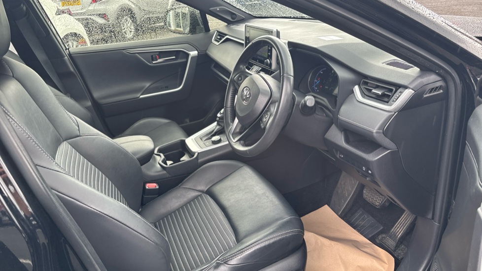 Toyota RAV4 2.5 VVT-i Hybrid Black Edition 5dr CVT Hybrid Estate - Image 12