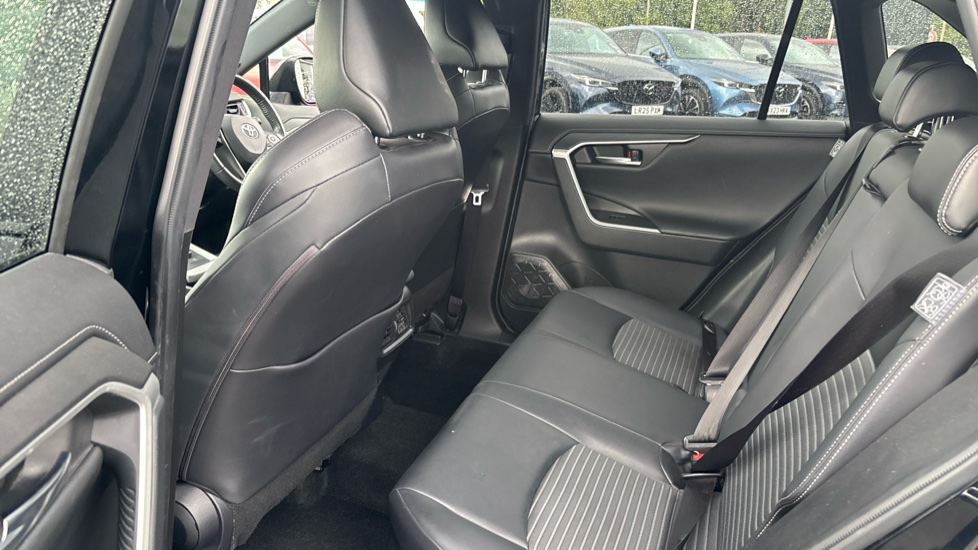 Toyota RAV4 2.5 VVT-i Hybrid Black Edition 5dr CVT Hybrid Estate - Image 15