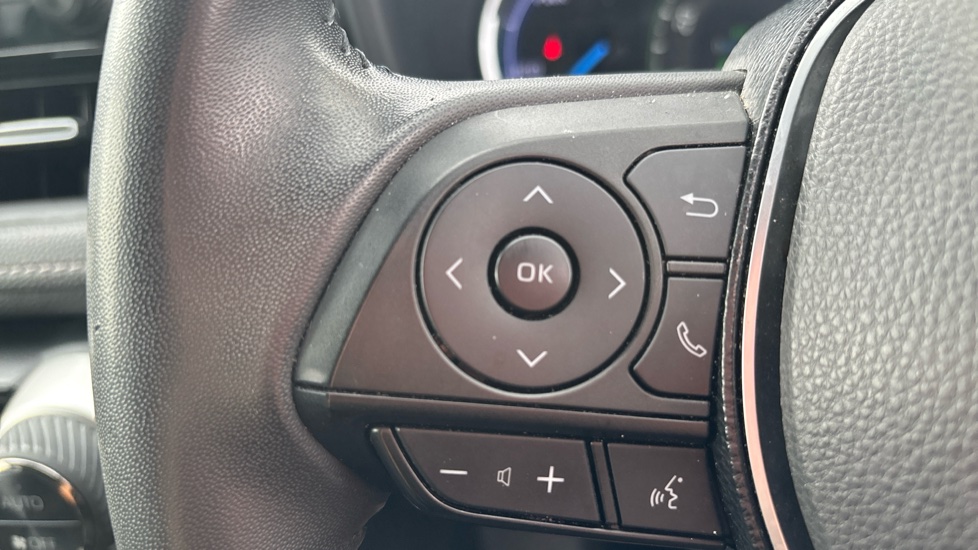 Toyota RAV4 2.5 VVT-i Hybrid Black Edition 5dr CVT Hybrid Estate - Image 33
