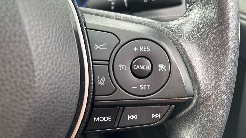 Toyota RAV4 2.5 VVT-i Hybrid Black Edition 5dr CVT Hybrid Estate - Image 34