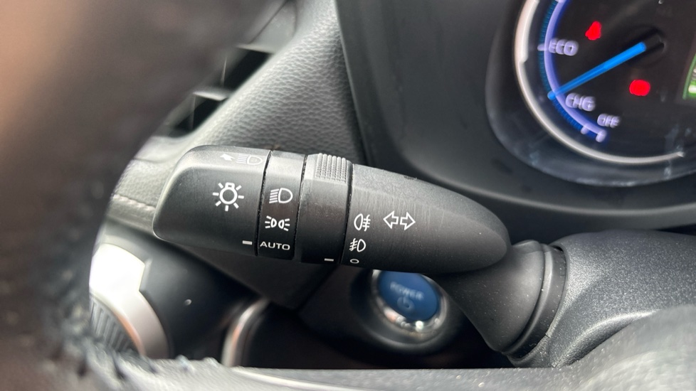 Toyota RAV4 2.5 VVT-i Hybrid Black Edition 5dr CVT Hybrid Estate - Image 35
