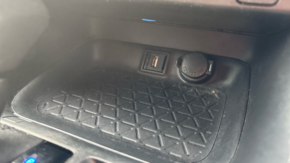 Toyota RAV4 2.5 VVT-i Hybrid Black Edition 5dr CVT Hybrid Estate - Image 40