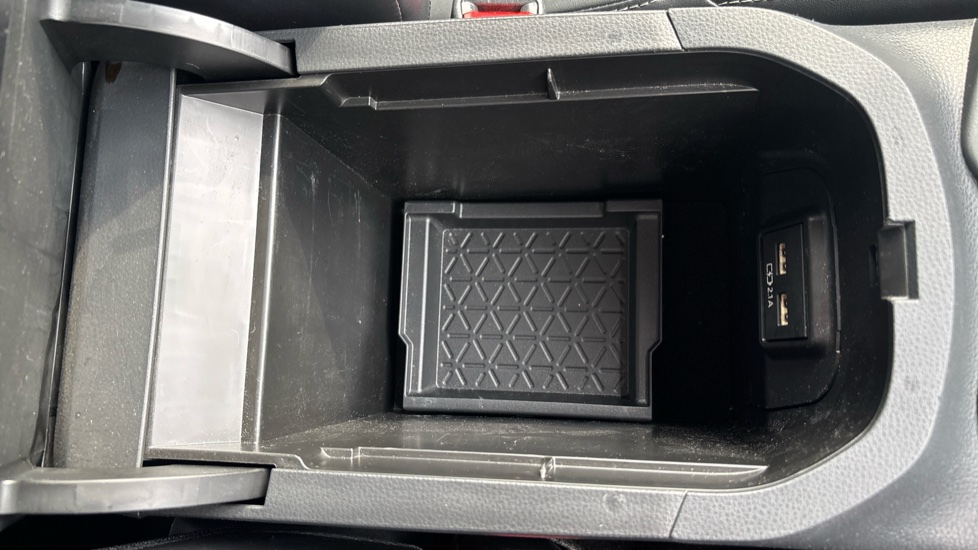Toyota RAV4 2.5 VVT-i Hybrid Black Edition 5dr CVT Hybrid Estate - Image 42