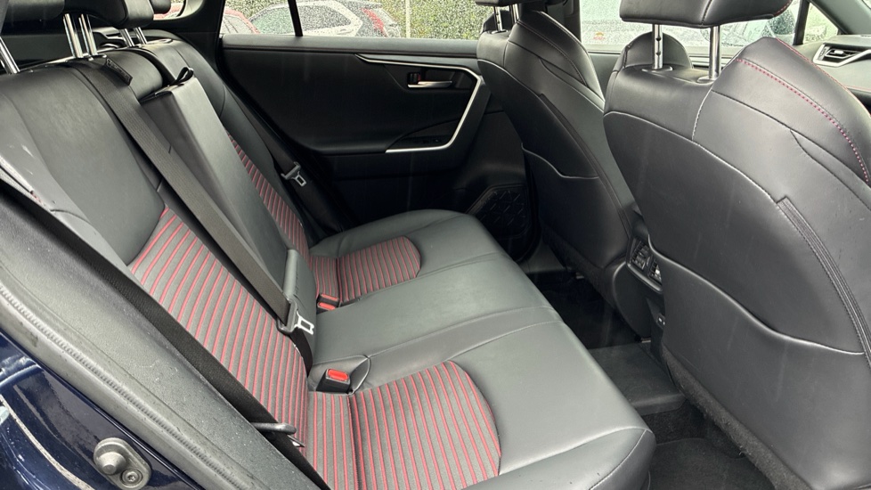 Toyota RAV4 2.5 PHEV Dynamic 5dr CVT Estate - Image 8