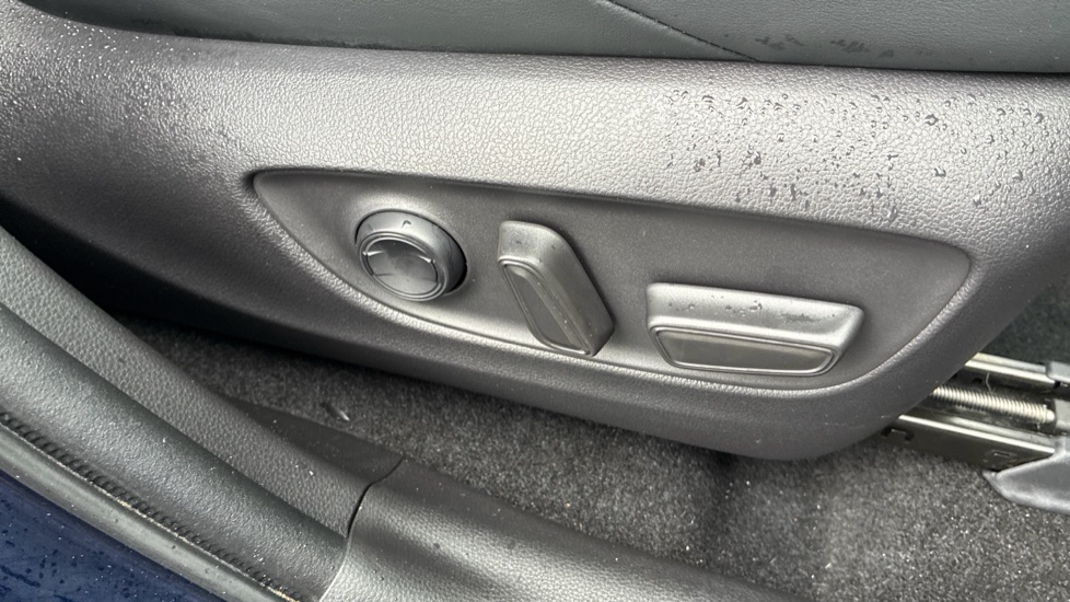 Toyota RAV4 2.5 PHEV Dynamic 5dr CVT Estate - Image 29