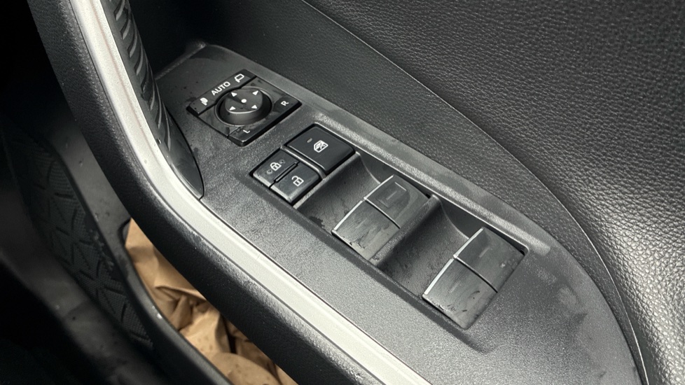 Toyota RAV4 2.5 PHEV Dynamic 5dr CVT Estate - Image 32