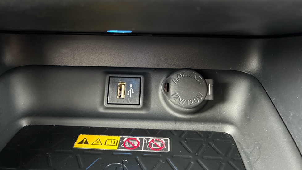 Toyota RAV4 2.5 PHEV Dynamic 5dr CVT Estate - Image 38