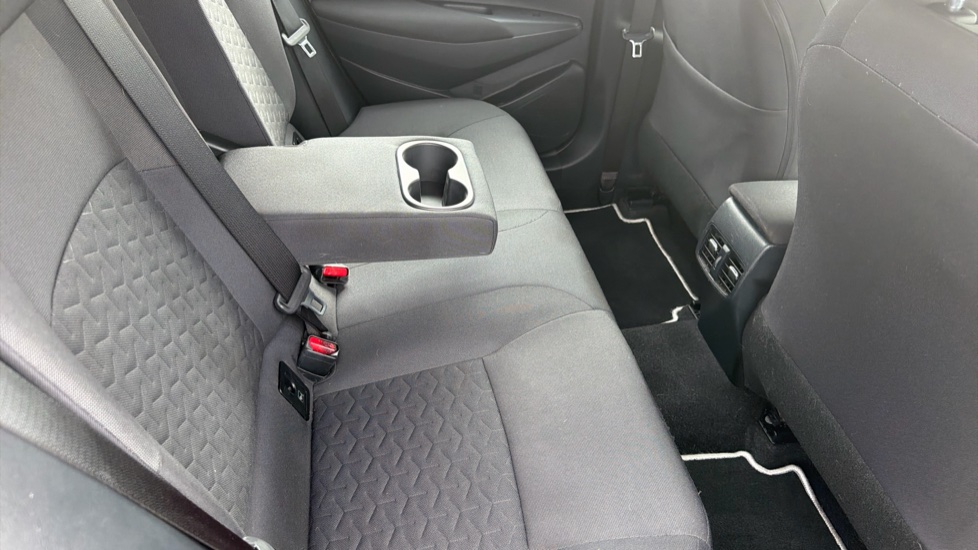 Toyota Corolla 1.8 VVT-i Hybrid Icon 5dr CVT Hybrid Estate - Image 8