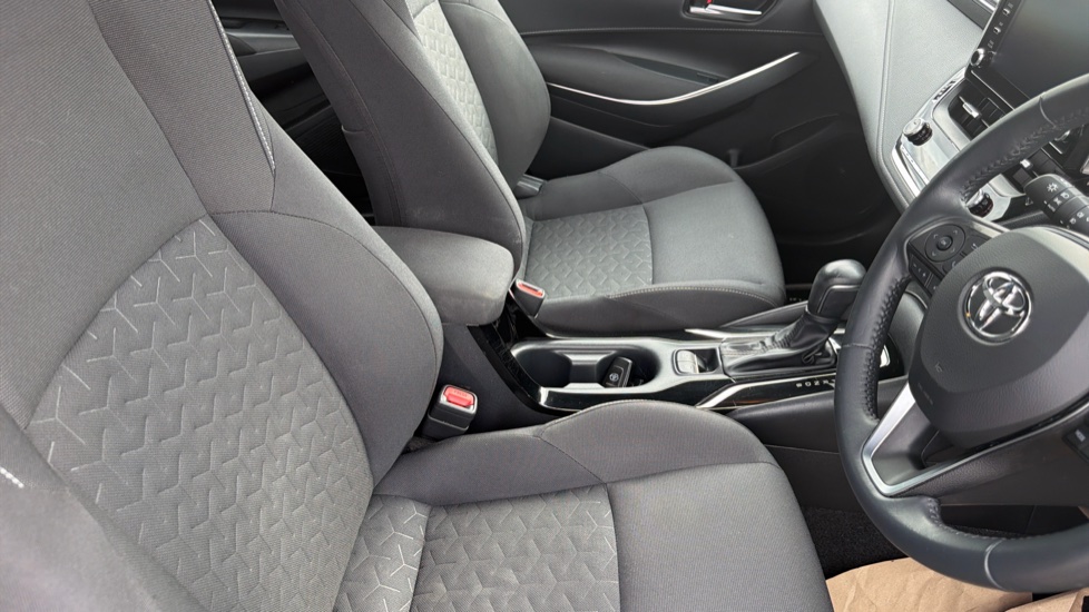 Toyota Corolla 1.8 VVT-i Hybrid Icon 5dr CVT Hybrid Estate - Image 12