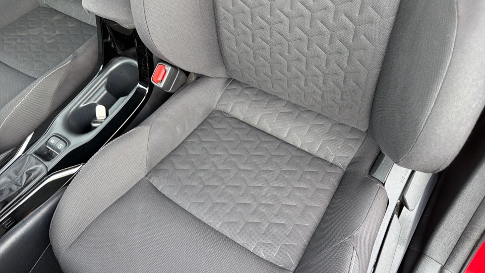 Toyota Corolla 1.8 VVT-i Hybrid Icon 5dr CVT Hybrid Estate - Image 17