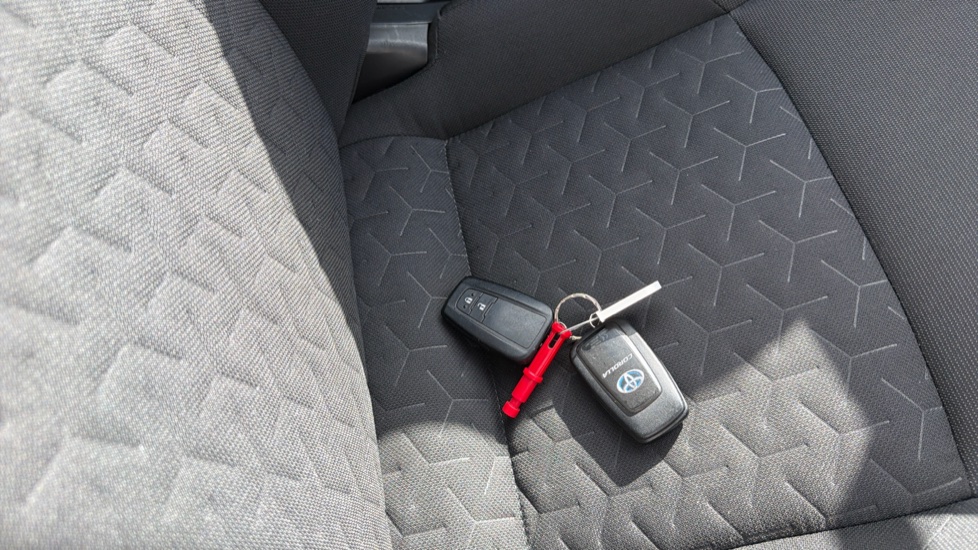 Toyota Corolla 1.8 VVT-i Hybrid Icon 5dr CVT Hybrid Estate - Image 28