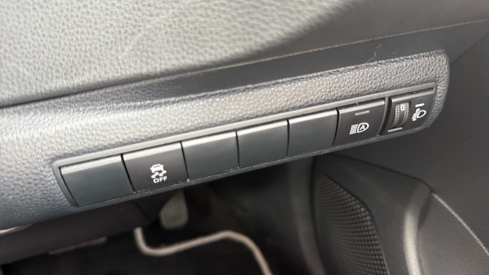 Toyota Corolla 1.8 VVT-i Hybrid Icon 5dr CVT Hybrid Estate - Image 32