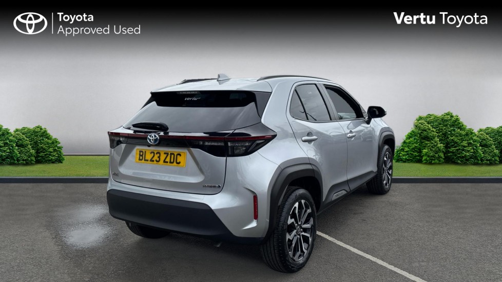 Toyota Yaris Cross 1.5 Hybrid Design 5dr CVT Hybrid Estate - Image 2