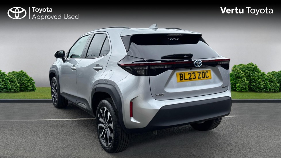 Toyota Yaris Cross 1.5 Hybrid Design 5dr CVT Hybrid Estate - Image 4