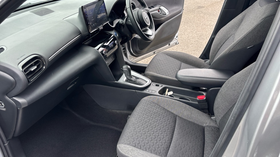 Toyota Yaris Cross 1.5 Hybrid Design 5dr CVT Hybrid Estate - Image 5