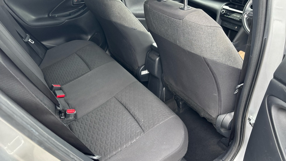 Toyota Yaris Cross 1.5 Hybrid Design 5dr CVT Hybrid Estate - Image 8