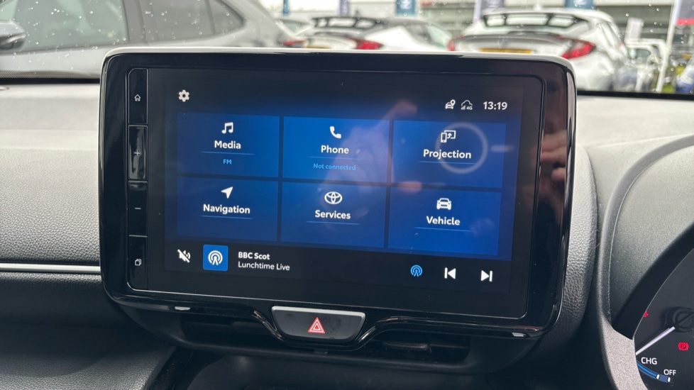 Toyota Yaris Cross 1.5 Hybrid Design 5dr CVT Hybrid Estate - Image 9