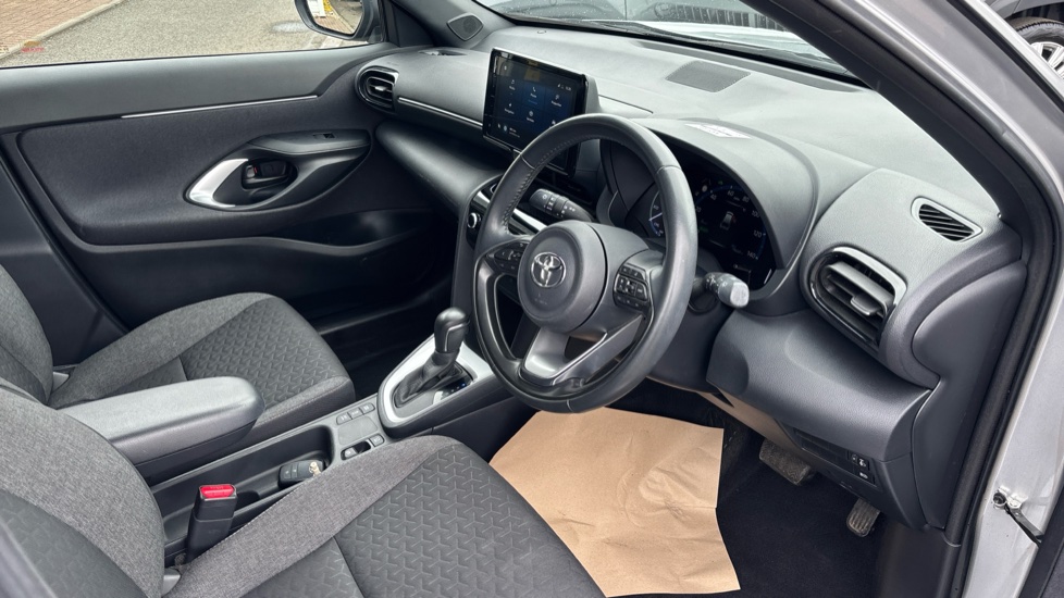 Toyota Yaris Cross 1.5 Hybrid Design 5dr CVT Hybrid Estate - Image 12