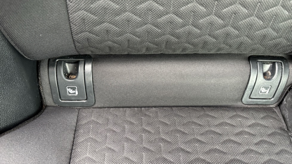 Toyota Yaris Cross 1.5 Hybrid Design 5dr CVT Hybrid Estate - Image 14