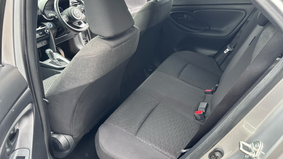 Toyota Yaris Cross 1.5 Hybrid Design 5dr CVT Hybrid Estate - Image 15
