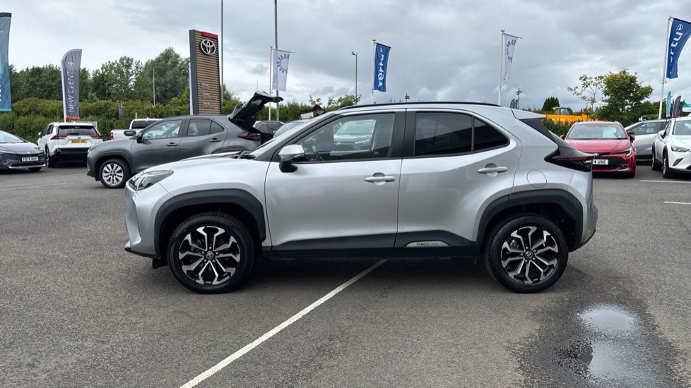 Toyota Yaris Cross 1.5 Hybrid Design 5dr CVT Hybrid Estate - Image 24