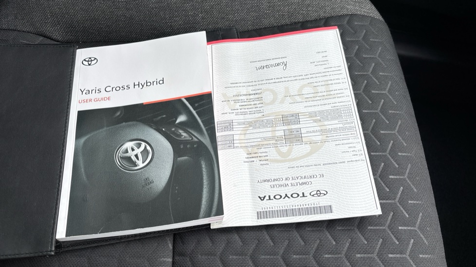 Toyota Yaris Cross 1.5 Hybrid Design 5dr CVT Hybrid Estate - Image 27