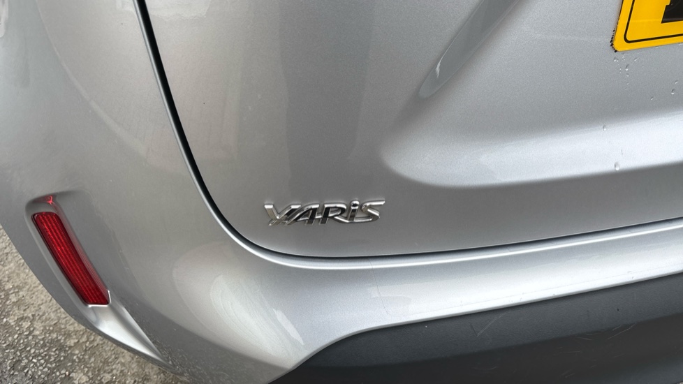 Toyota Yaris Cross 1.5 Hybrid Design 5dr CVT Hybrid Estate - Image 29
