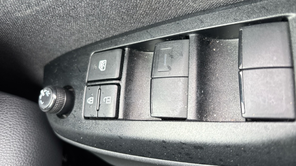 Toyota Yaris Cross 1.5 Hybrid Design 5dr CVT Hybrid Estate - Image 36