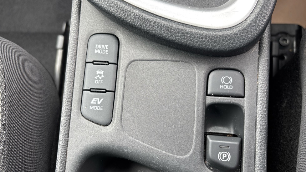 Toyota Yaris Cross 1.5 Hybrid Design 5dr CVT Hybrid Estate - Image 37