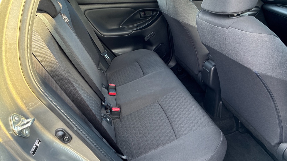 Toyota Yaris 1.5 Hybrid Icon 5dr CVT Hybrid Hatchback - Image 8