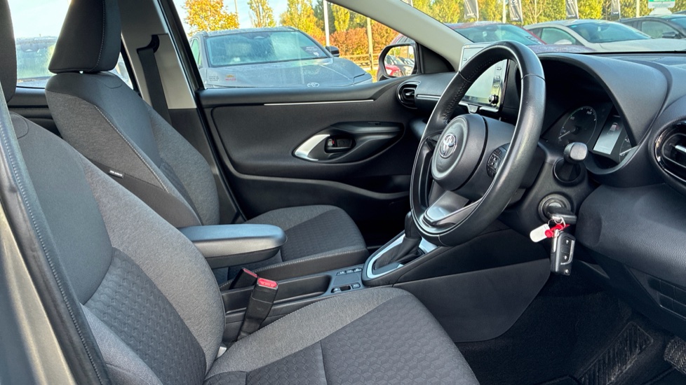 Toyota Yaris 1.5 Hybrid Icon 5dr CVT Hybrid Hatchback - Image 12
