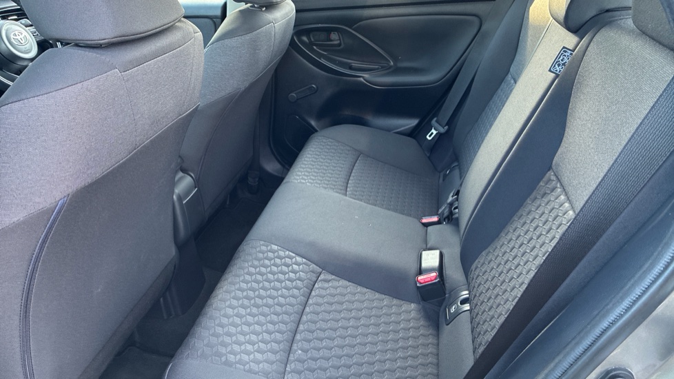 Toyota Yaris 1.5 Hybrid Icon 5dr CVT Hybrid Hatchback - Image 15