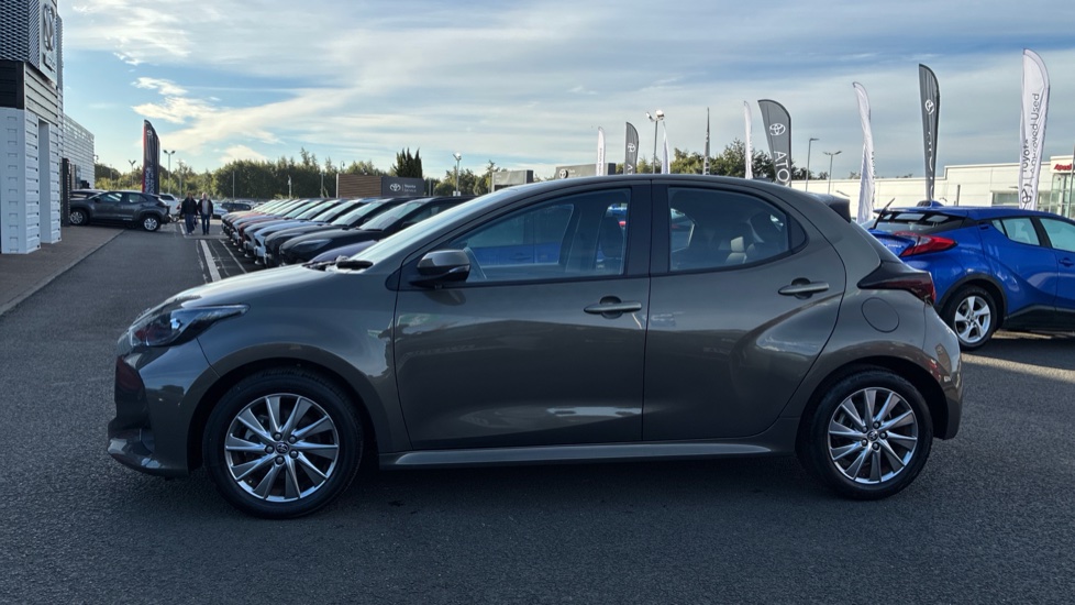 Toyota Yaris 1.5 Hybrid Icon 5dr CVT Hybrid Hatchback - Image 24