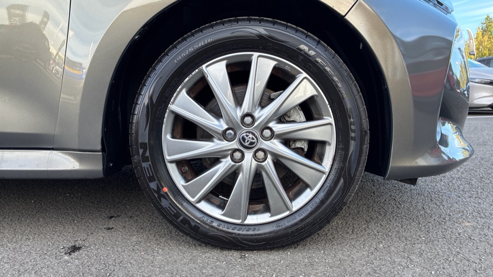 Toyota Yaris 1.5 Hybrid Icon 5dr CVT Hybrid Hatchback - Image 25