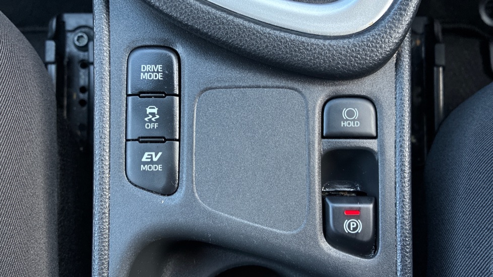 Toyota Yaris 1.5 Hybrid Icon 5dr CVT Hybrid Hatchback - Image 30