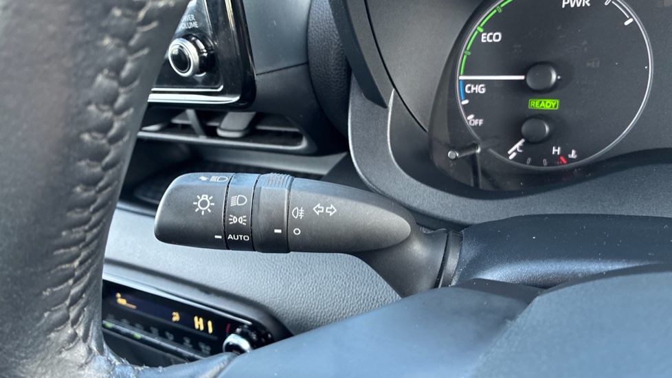 Toyota Yaris 1.5 Hybrid Icon 5dr CVT Hybrid Hatchback - Image 33