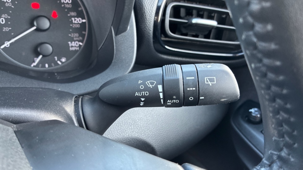 Toyota Yaris 1.5 Hybrid Icon 5dr CVT Hybrid Hatchback - Image 34