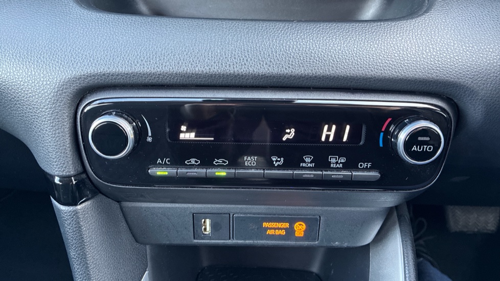 Toyota Yaris 1.5 Hybrid Icon 5dr CVT Hybrid Hatchback - Image 35