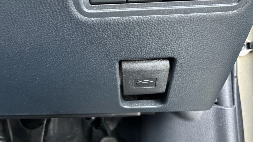 Toyota Yaris 1.5 Hybrid Icon 5dr CVT Hybrid Hatchback - Image 38